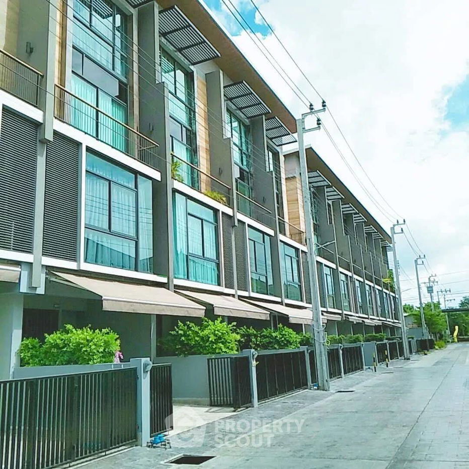 รูป ทาวน์เฮ้าส์ 4-ห้องนอน ที่ ลอฟท์ เลน ลาซาล ใกล้ ลาซาล (ID 2607291) - รูปที่ 6/16