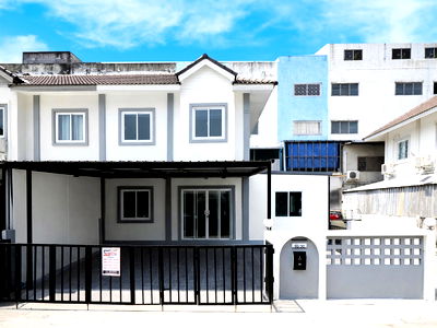 ขายทาวน์โฮม : ขายราคาพิเศษ ทาวน์เฮ้าส์ ม.ณรุจา กาญจนาภิเษก - พระราม5 (แปลงมุม)  ราคา 1.99 ล้าน