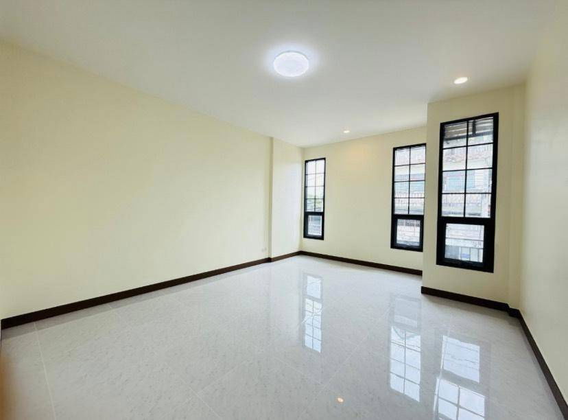 รูป T 1495 ให้เช่า ทาวน์เฮ้าส์ 2 ชั้นสร้างใหม่! ใกล้ BTS เพชรเกษม 48 ทำเลดี เดินทางสะดวก มีเฟอร์นิเจอร์ราคา 16,000 บาท - รูปที่ 10/11