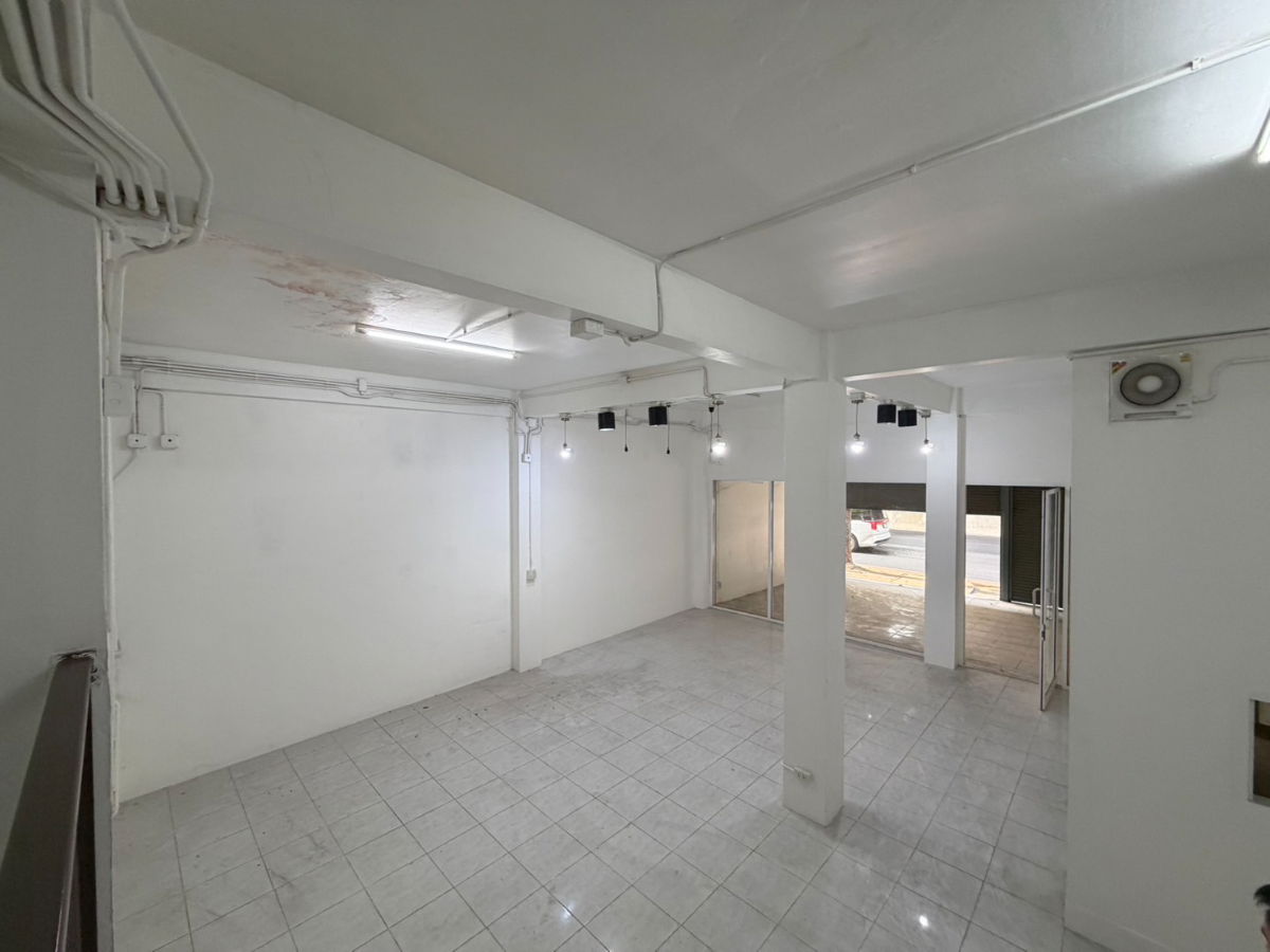 รูป เช่าตึกแถว ติดถนนใหญ่ 2คูหา 1.5 ชั้น ซอย พระราม 2  หน้ากว้าง 8 เมตร พื้นที่ 154 ตรม  - รูปที่ 3/7