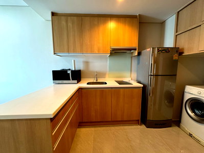 Condos for rent : Cheapest room for rent at Villa Asoke. Great location, near schools, convenient, no need to wake up early.