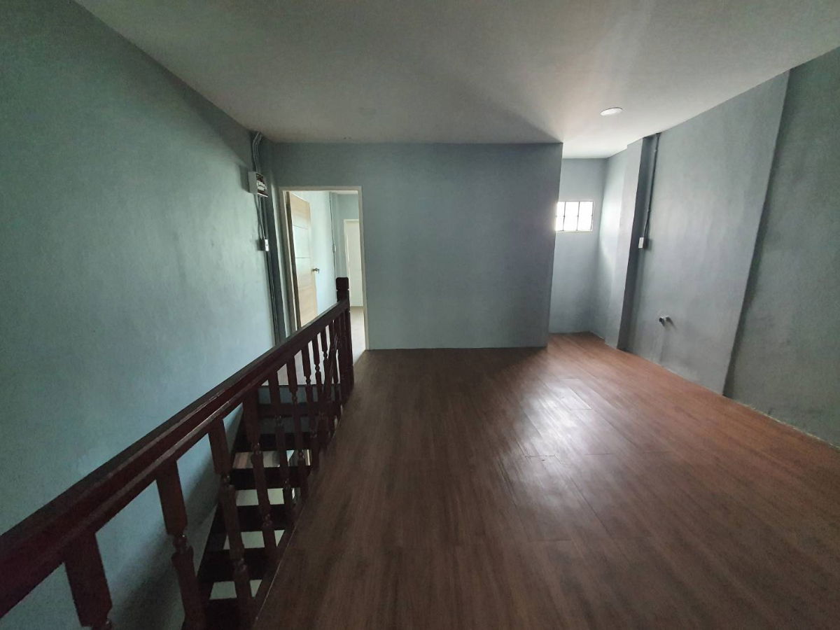 รูป 🔥 ขายด่วน! ทาวน์เฮาส์ 3 ชั้น 18 ตร.ว. 4 นอน 🛏️ ใกล้ มหาวิทยาลัยเทคโนโลยีพระจอมเกล้าพระนครเหนือ 🎓 เพียง 3.25 ล้าน  💰 โทร 065-945-6540 📞 - รูปที่ 10/17