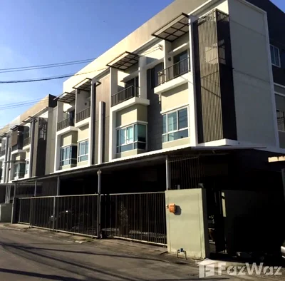 Houses for rent TRIAMUDOMSUKSANIMKLAO SCHOOL : 3 storey house on Ramkumhang road 1957091