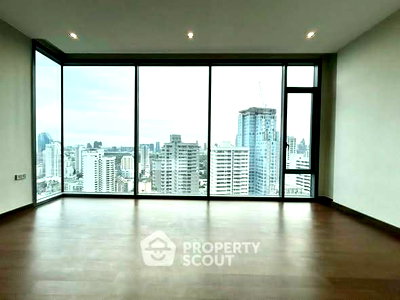 Condos for sale : 3-BR Condo, Q1 Sukhumvit, 26th Floor • 20m to BTS Nana (ID 2634353)
