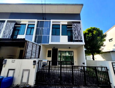 Townhouses for sale Nonthaburi : FOR SALE  TOWNHOUSE PROPERTY  3450000 BAHT.