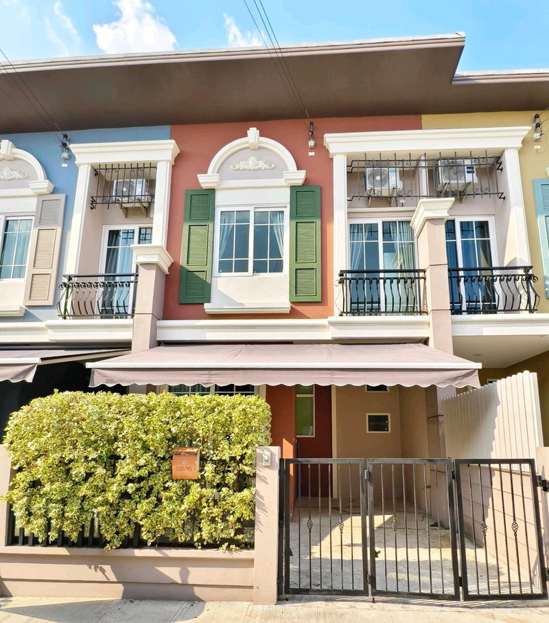 ทาวน์โฮมให้เช่า : 🏡 ให้เช่าทาวน์โฮม Golden Town ฟิวเจอร์ รังสิต | ใกล้ฟิวเจอร์เพียง 800 ม. 