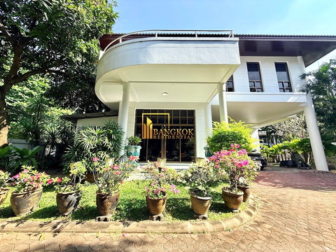 Spacious 4 Bedroom House For Rent in Thonglor Area - BR28328SH
