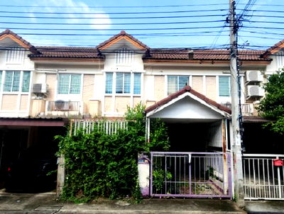 Townhouses for sale Nonthaburi : FOR SALE  TOWNHOUSE PROPERTY  1800000 BAHT.