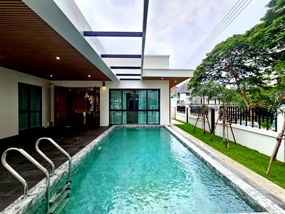 บ้านเดี่ยว บางละมุง ชลบุรี : KT0240📲LineID @556ryccg🏖️Pool Villa สร้างใหม่ ใกล้ชายหาดจอมเทียน 93.5ตรว 4ห้องนอน🏊พร้อมสระว่ายน้ำ🌷สวน🪑เฟอร์นิเจอร์