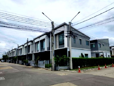 ทาวน์โฮม แม็คโคร บางบัวทอง : BP00682 ขายทาวน์เฮาส์ หมู่บ้าน พลีโน่ บางใหญ่ ซอย สองพี่น้อง ถนน คลองถนน ตำบล เสาธงหิน อำเภอ บางใหญ่ จังหวัด นนทบุรี