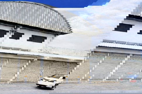 เมืองนนทบุรี MRT กระทรวงสาธารณสุข 900 ม.ตึกแถว 3 คูหา ทำเลศักยภาพใน พร้อมโกดัง ท่าอิฐ 800 ตร.ม.