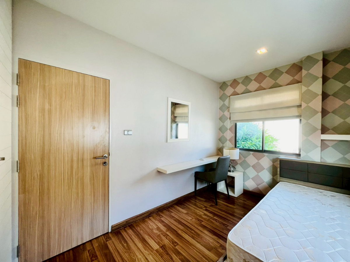 รูป ขายด่วน! บ้านเดี่ยว 4-ห้องนอน 3-ห้องน้ำ แปลงมุม พร้อมเฟอร์นิเจอร์ Built-in สวยจบครบทั้งหลัง - รูปที่ 54/57