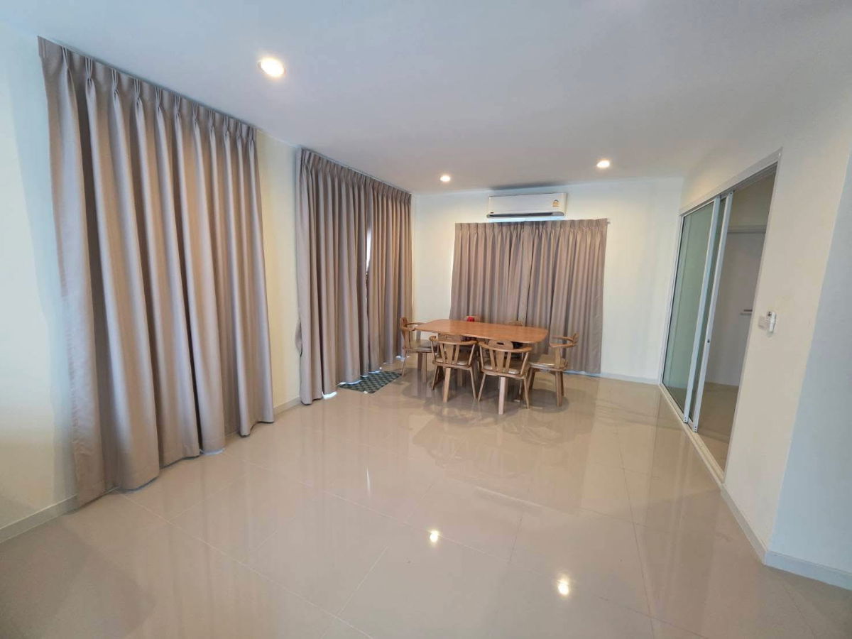 รูป 🏡✨ ให้เช่าบ้านเดี่ยว เดอะแพลนท์ รังสิตคลอง 4 – วงแหวน 4 ห้องนอน 3 ห้องน้ำ บ้านสวยโซนหน้าทางเข้า ถนนเมนกว้าง 16 เมตร หน้าบ้านโล่ง ทิศเหนือ ฮวงจุ้ยดี - รูปที่ 6/20