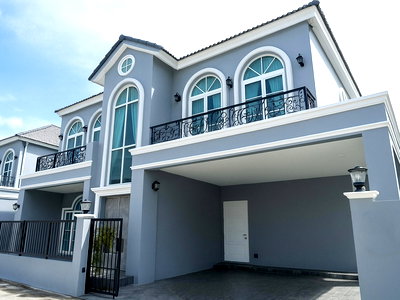 บ้านเดี่ยว ชลบุรี : 3 Bedroom Luxury House for Sale in Si Racha