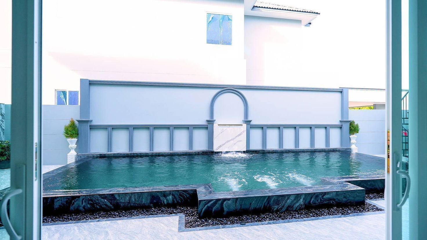 รูป Luxury Mineral Pool Villa 4 Bedroom in Bangsaen - รูปที่ 5/12