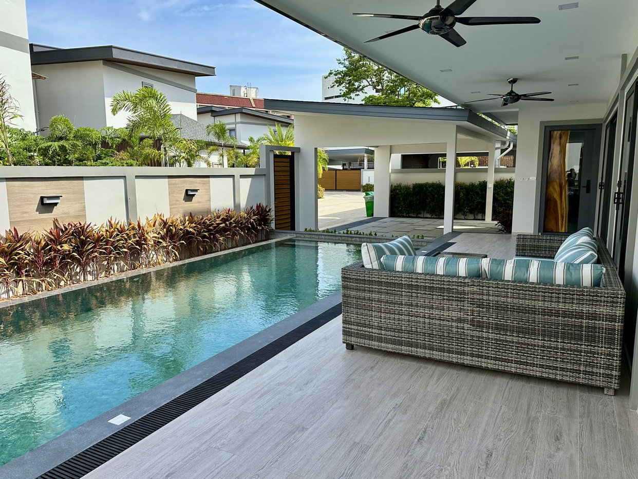 รูป 4 Bedroom Private Pool Villa for Sale Pattaya - รูปที่ 2/13