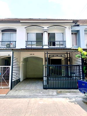 ทาวน์โฮม วิทยาลัยพยาบาลบรมราชชนนีนพรัตน์วชิระ : ทาวน์เฮ้าส์สวยสภาพนางฟ้า!  รีโนเวทใหม่ แถมเฟอร์ฯ พร้อมอยู่ หมู่บ้านแมกไม้มิ่งเมือง ซ.สุเหร่าคลองหนึ่ง คลองสามวา 