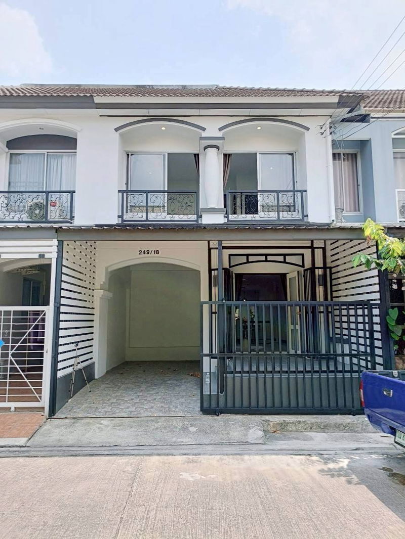 ขายทาวน์โฮม : ทาวน์เฮ้าส์สวยสภาพนางฟ้า! รีโนเวทใหม่ แถมเฟอร์ฯ พร้อมอยู่ หมู่บ้านแมกไม้มิ่งเมือง ซ.สุเหร่าคลองหนึ่ง คลองสามวา