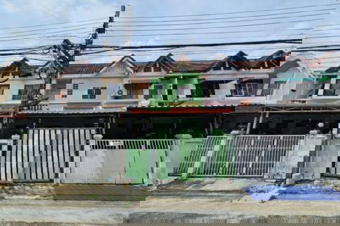 ขายทาวน์เฮ้าส์ 2 ชั้น สวนผัก วิลเลจ ทำเลดี เดินทางสะดวก ตลิ่งชัน