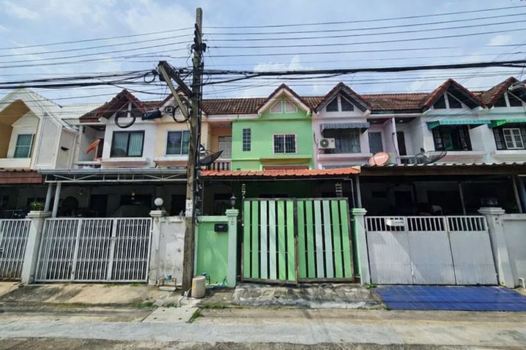 ขายทาวน์เฮ้าส์ 2 ชั้น สวนผัก วิลเลจ ทำเลดี เดินทางสะดวก ตลิ่งชัน