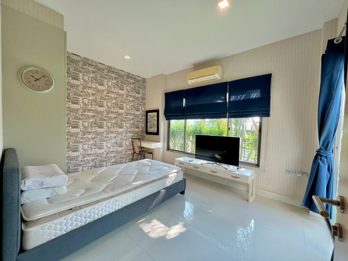 รูป ขายด่วน! บ้านเดี่ยว 4-ห้องนอน 3-ห้องน้ำ แปลงมุม พร้อมเฟอร์นิเจอร์ Built-in สวยจบครบทั้งหลัง - รูปที่ 24/57