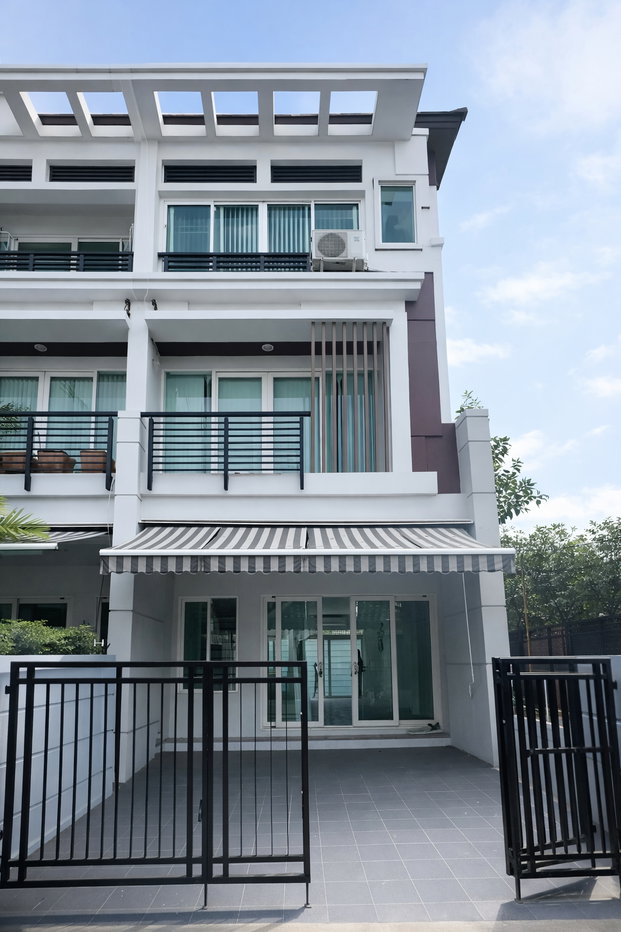 รูป [ให้เช่า] ทาวน์โฮม 3 ชั้น บ้านเปล่า หลังมุม📍ทำเลเลียบด่วนรามอินทรา | ใกล้ รร.นานาชาติสิงคโปร์ (SISB) Central Eastville 🚇BTS ลาดพร้าว 71 - รูปที่ 1/17