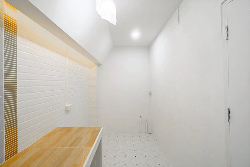 รูป 🏡 ขายบ้านทำเลดี ราคาคุ้มมาก!  📍 หมู่บ้านธารทอง 2 ซอยวัดลาดปลาดุก  💰 ราคาเพียง 1,790,000 บาท 🇹🇭‼️ - รูปที่ 6/17