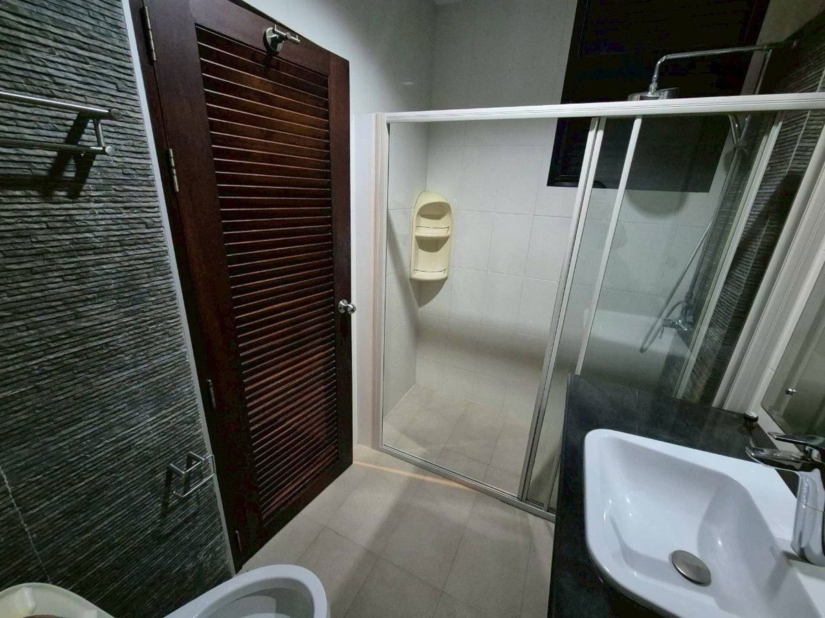 picture Home office for rent in a prime location near BTS Ari. - 18/28