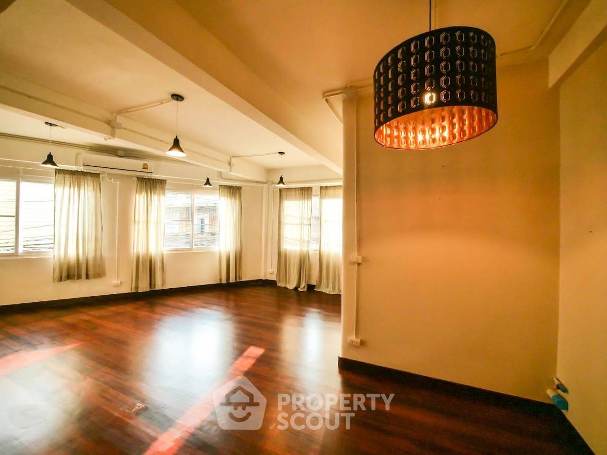 รูป ทาวน์เฮ้าส์ 2-ห้องนอน ใกล้ ตลาดโต้รุ่งหัวหิน (ID 2693413) - รูปที่ 3/18