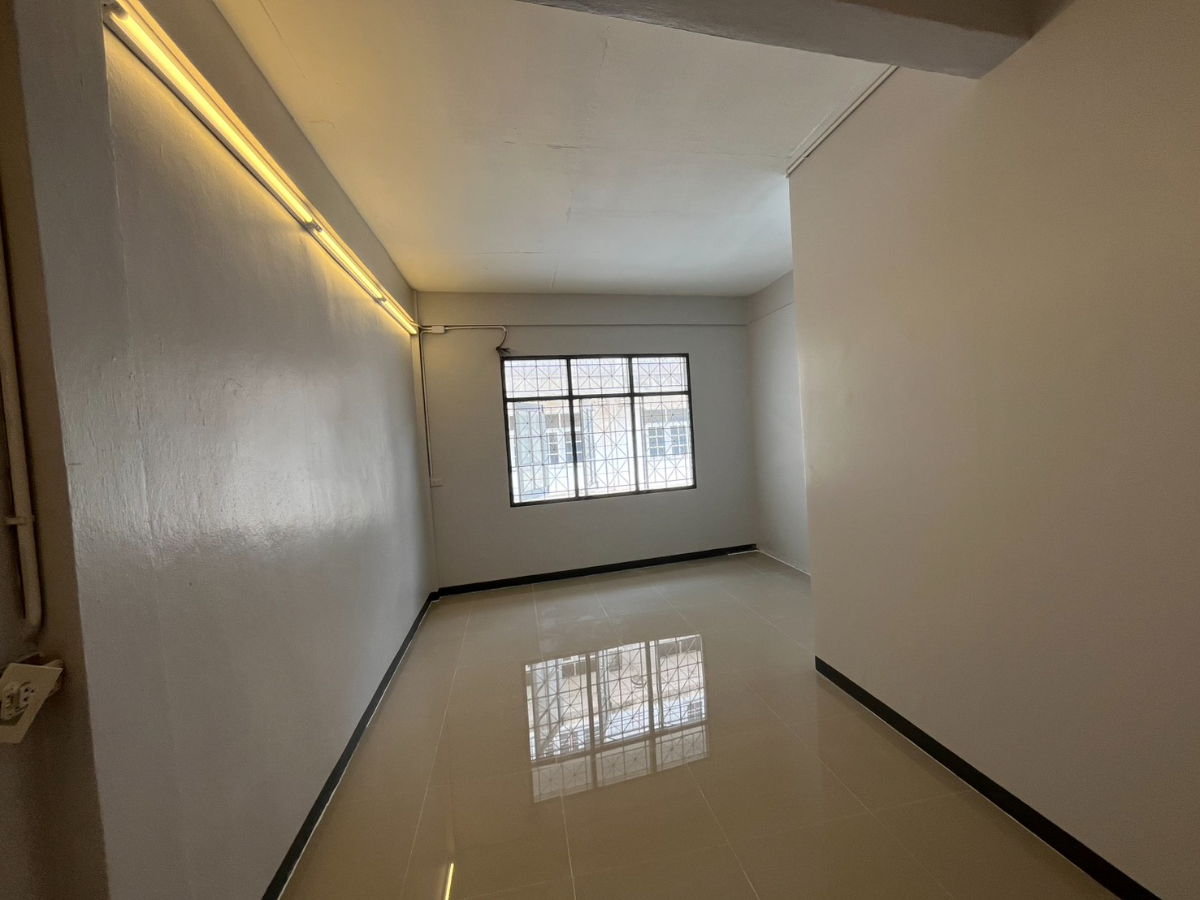 รูป หลังมุม ปรับปรุงใหม่ ใกล้ต้นซอย เช่าตึกแถว ซอย เจริญนคร 53 มีที่จอดรถ เงียบสงบ ซอยตัน เหมาะอยู่อาศัย โฮมออฟฟิศ - รูปที่ 3/10