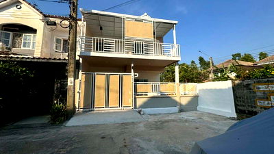 ทาวน์โฮม ถนนบางกรวย-ไทรน้อย : 🏠บัวทองธานีพาร์ค ซอย 4   บ้านมุมทำเลดี พื้นที่ 21 ตารางวา