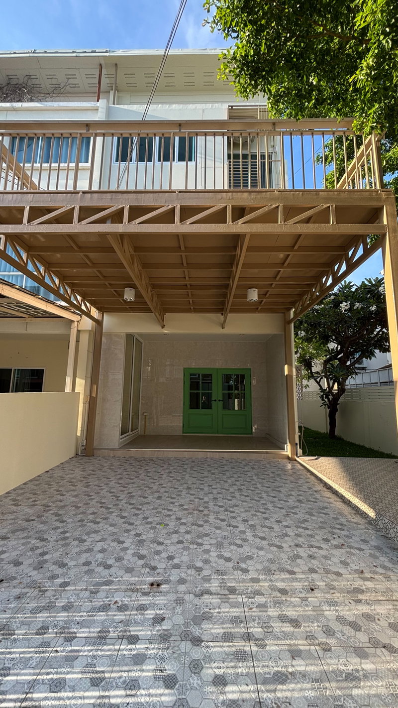 ขายทาวน์โฮม : [Rare Item] ขายทาวน์โฮมหัวมุม 3 ชั้น + ดาดฟ้า | Villette City พัฒนาการ 38