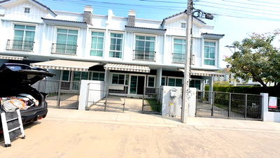 ทาวน์โฮม บางพลี สมุทรปราการ : อินดี้4 บ้านสวยพร้อมอยู่ ตั้งอยู่ในทำเลศักยภาพสุง สังคมเงียบสงบ ติดเมก้าบางนา