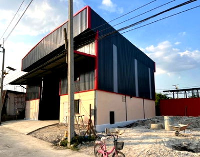 เช่าโรงงาน บางพลี สมุทรปราการ :  ให้เช่าโกดัง พร้อมสำนักงาน พื้นที่ 300 ตารางเมตร ซอยลาดกระบัง 14/1 / โกดังสร้างใหม่  / รถหกล้อ , สิบล้อ เข้าออกได้