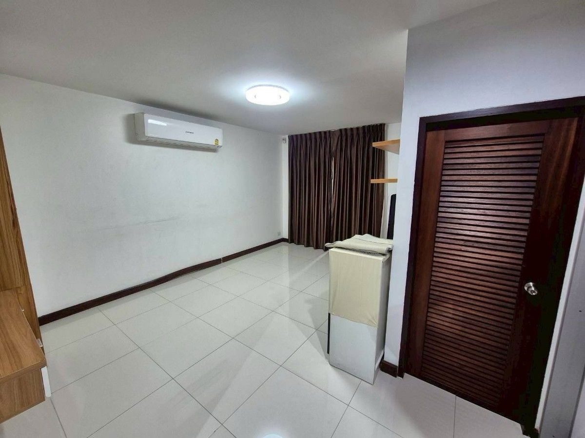 picture Home office for rent in a prime location near BTS Ari. - 11/28