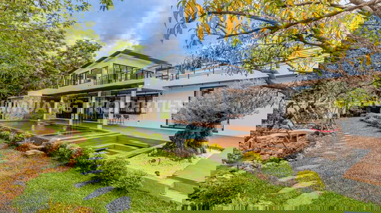 บ้านดีไซน์หรู ตอบโจทย์ทุกไลฟ์สไตล์เหนือระดับ ด้วยพื้นที่ใช้สอยกว้างขวาง โปร่งสบาย คัดสรรวัสดุพรีเมียม พร้อมเฟอร์นิเจอร์ครบชุด