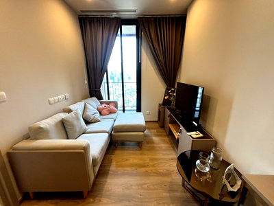 Condos for rent : Condo for Rent OKA HAUS Monthly 22,000 THB.