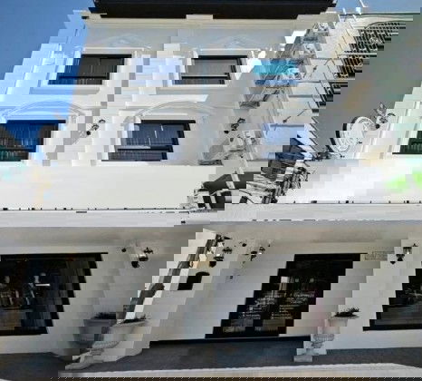 รูป ให้เช่าอาคารสำนักงาน / โชว์รูม 3 ชั้น / พื้นที่อาคาร 900 ตารางเมตร ตกแต่งแล้ว ถนนงามวงศ์วาน เหมาะสำหรับธุรกิจความงาม โรงพยาบาลความงามขนาดเล็ก , อื่น ๆ - รูปที่ 1/9