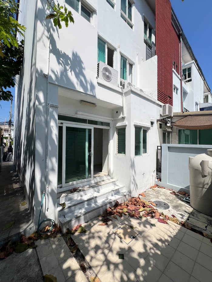 รูป [ให้เช่า] ทาวน์โฮม 3 ชั้น บ้านเปล่า หลังมุม📍ทำเลเลียบด่วนรามอินทรา | ใกล้ รร.นานาชาติสิงคโปร์ (SISB) Central Eastville 🚇BTS ลาดพร้าว 71 - รูปที่ 14/17