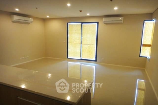 picture 2-BR Condo at Villa Asoke near MRT Phetchaburi (ID 514648) - 3/6
