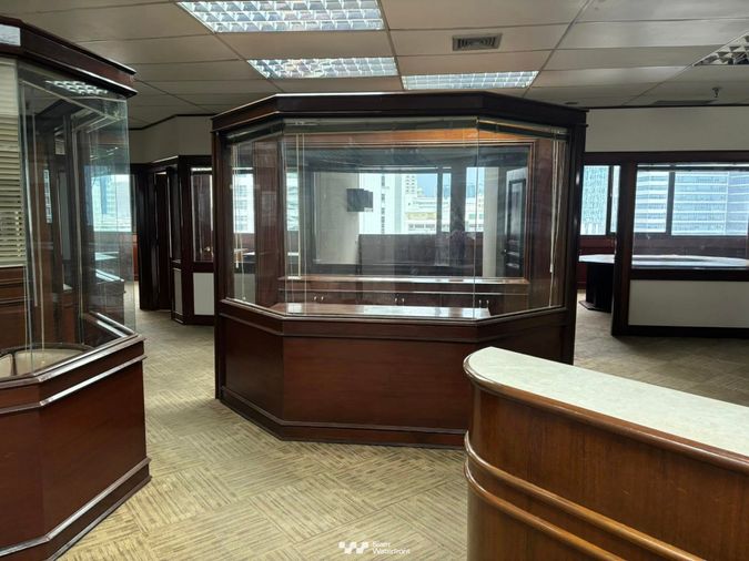 🔥ขายด่วน ยกชั้นพึ่งรีโนเวทใหม่🔥สำนักงาน/ออฟฟิศ ตึกชาญอิสสระ ทาวเวอร์ 1 (Charn Issara tower 1) พื้นที่ 380sqm ชั้น9 ใกล้ BTSศาลาแดง/ MRTสีลม