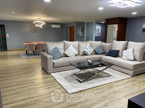4-BR Condo at D.S. Tower 1 Sukhumvit 33 Condominium near BTS Phrom Phong (ID 835070)