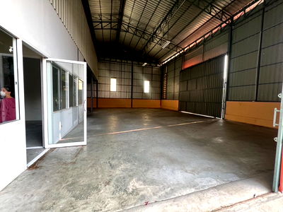 เช่าโรงงาน ถนนประดิษฐ์มนูธรรม : ให้เช่าโกดัง ซอยลาดพร้าว ใกล้รถไฟฟ้าสถานีมหาดไทย พร้อมสำนักงาน พร้อมใช้งาน ทำเลดี เข้าซอยไม่ลึก เดินทางสะดวก เหมาะทำสต๊อกสินค้า ออฟฟิศ และกระจายสินค้า