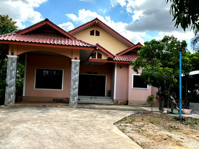 Houses for sale Sakon Nakhon : Single-story house for sale, garden style, Sakon Nakhon Province.
