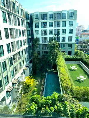 Condos for sale : FOR SALE: Stunning Pool-View Unit @ Kensington Phahol-Kaset (Phahol 42)