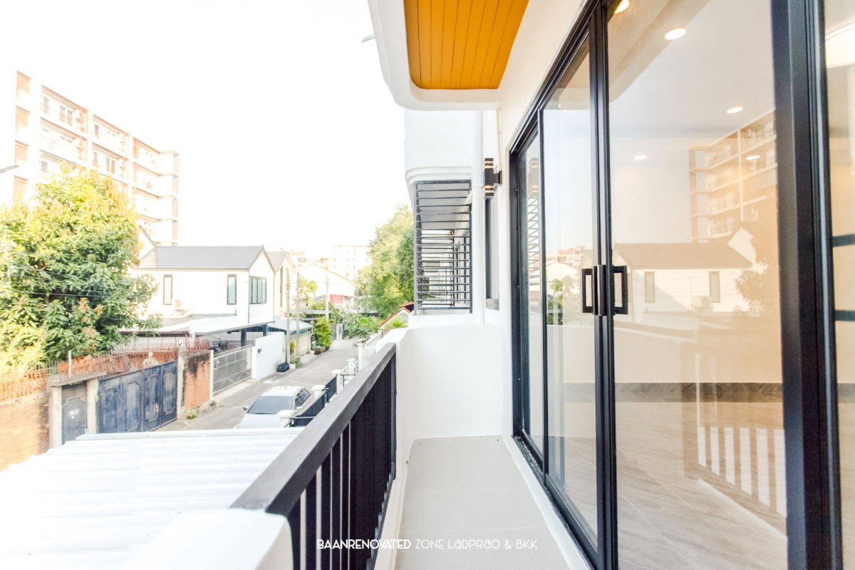 รูป   ทาวน์โฮม 4 ชั้น หลังใหญ่ ประชาอุทิศ ซอย 1 - รูปที่ 19/43