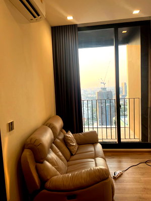 Condos for sale : Selling at cost price: Noble Around Ari condo, large unit, high floor, ready to move in.