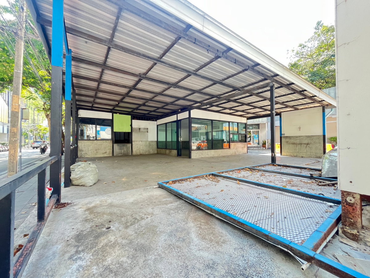 รูป 🏢 ให้เช่าพื้นที่แปลงหัวมุม ย่านวิภาวดี – จตุจักร เหมาะทำร้านอาหาร คาเฟ่ โชว์รูม คลินิก ออฟฟิศ - รูปที่ 4/16