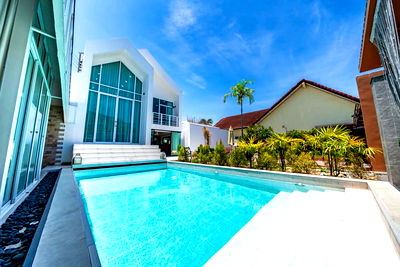 บ้านเดี่ยว ชลบุรี : พูลวิล่าหรูใกล้ขอบอ่างมาบประชัน 