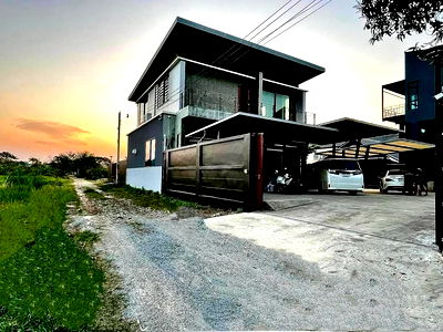 เช่าโรงงาน ถนนบางกรวย-ไทรน้อย : ให้เช่า บ้านหลังใหญ่ สามารถทำโฮมออฟฟิศ หรือ โรงงานเล็กๆ และเป็นโกดังได้ ทำเลบางบัวทอง